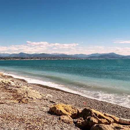 Apartmán 46m² Neuf Pres Vieux Port Et Plages *